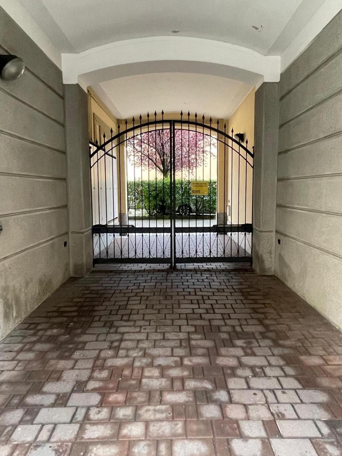 Gelsomino Appartamento Con Posto Auto Nel Centro Di Monza Extérieur photo
